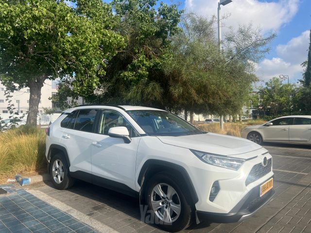 מודעת רכב טויוטה RAV4