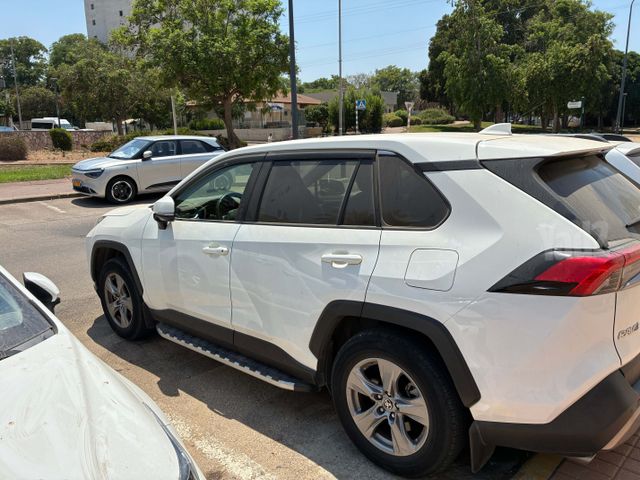 טויוטה RAV4