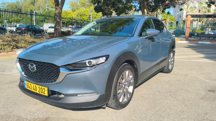 מודעת רכב מאזדה CX-30