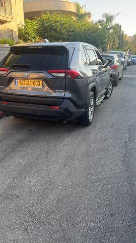 טויוטה RAV4
