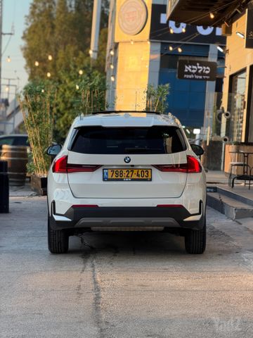 ב מ וו X1