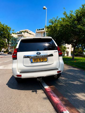 טויוטה לנד קרוזר