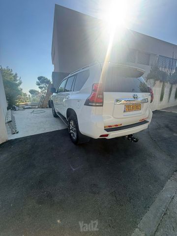 טויוטה לנד קרוזר