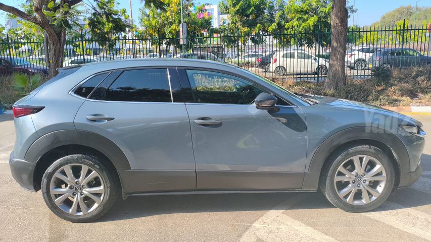 מודעת רכב מאזדה CX-30 2