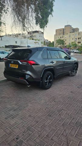 טויוטה RAV4