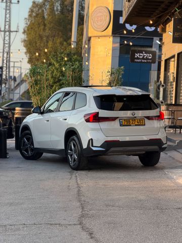 ב מ וו X1