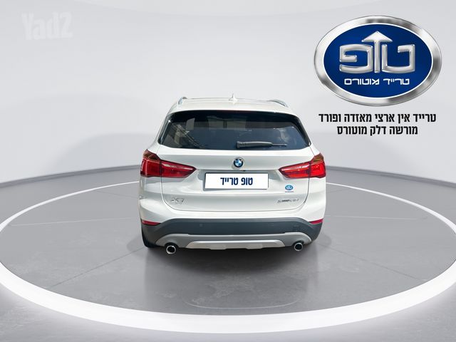 ב מ וו X1