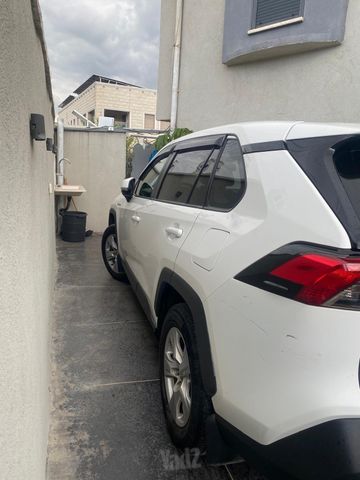טויוטה RAV4