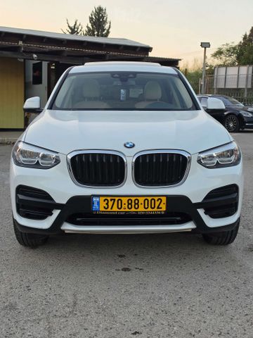 ב מ וו X3