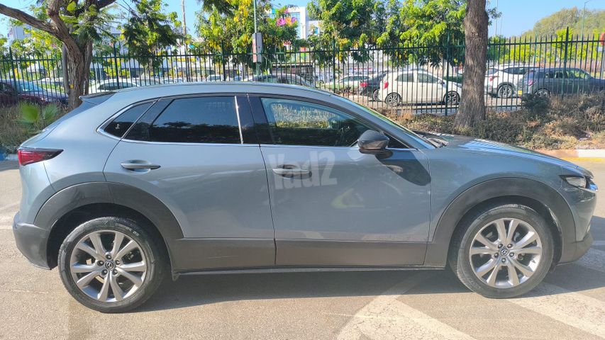 מודעת רכב מאזדה CX-30 2