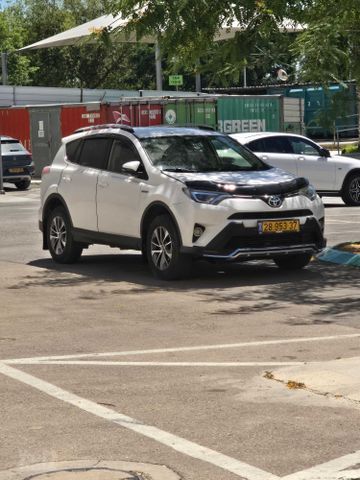 טויוטה RAV4