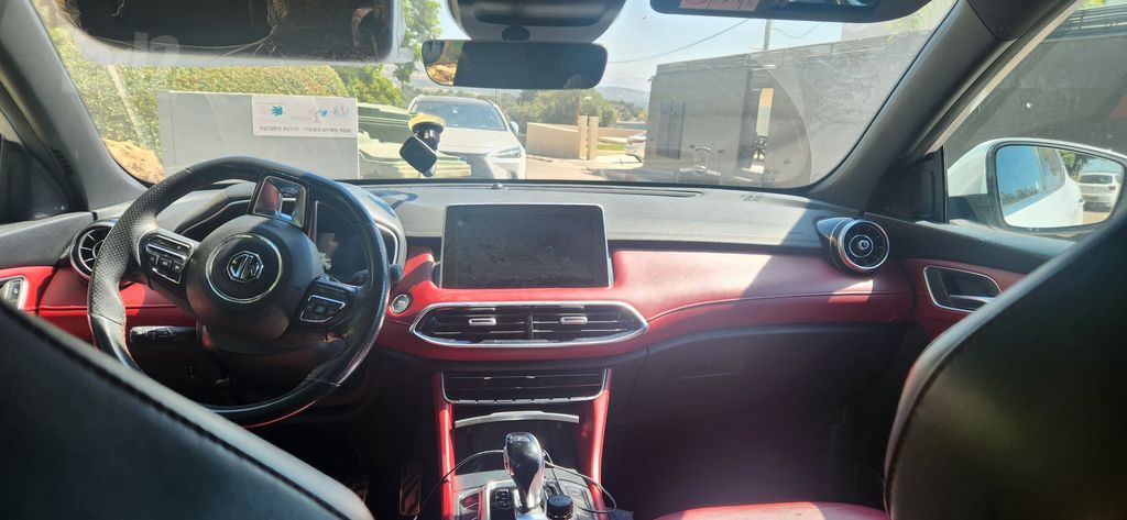 מודעת רכב אם ג'י EHS PHEV