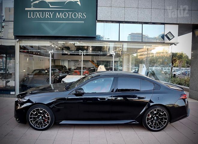 ב מ וו M5