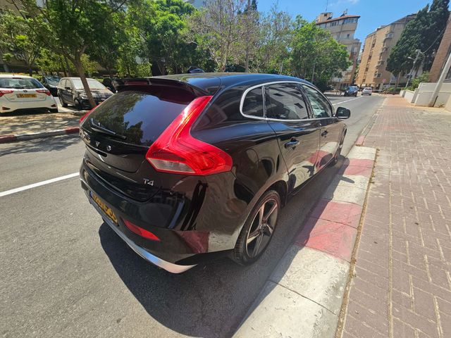 וולוו V40