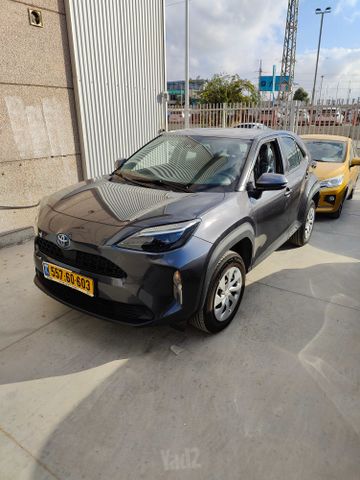 מודעת רכב טויוטה יאריס קרוס
