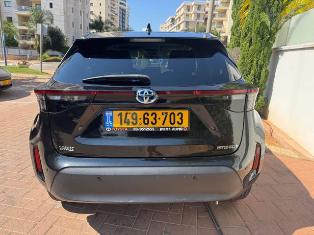 טויוטה יאריס קרוס