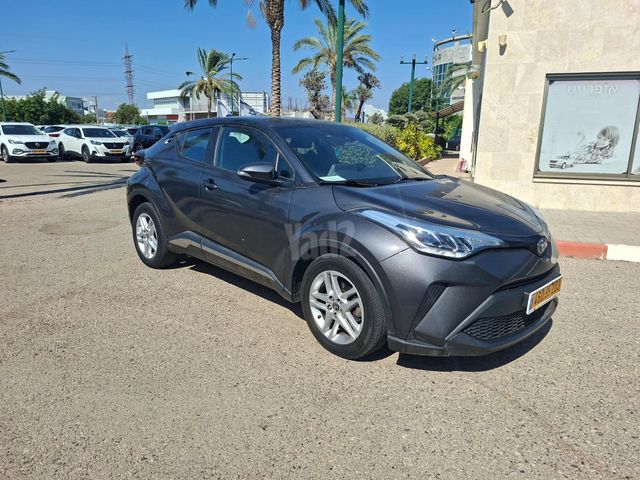 מודעת רכב טויוטה C-HR