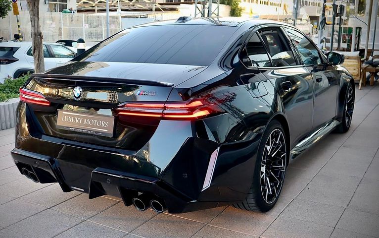ב מ וו M5