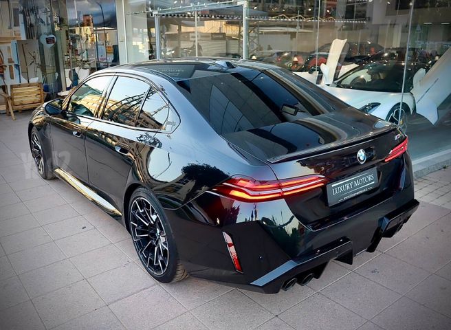 ב מ וו M5