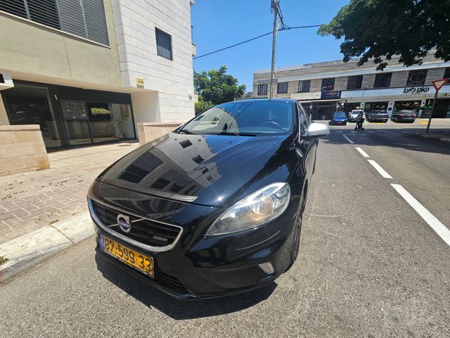 וולוו V40
