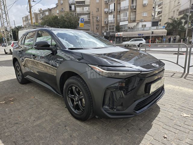 טויוטה bZ4X