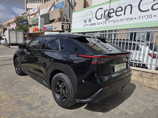 טויוטה bZ4X