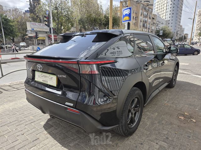 טויוטה bZ4X