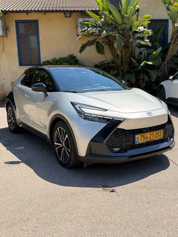 מודעת רכב טויוטה C-HR