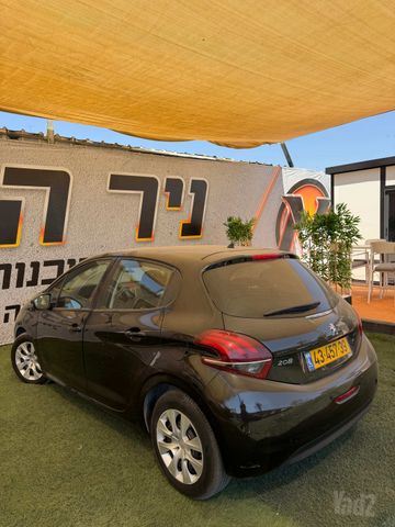 פיג'ו 208