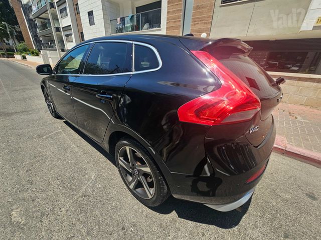 וולוו V40