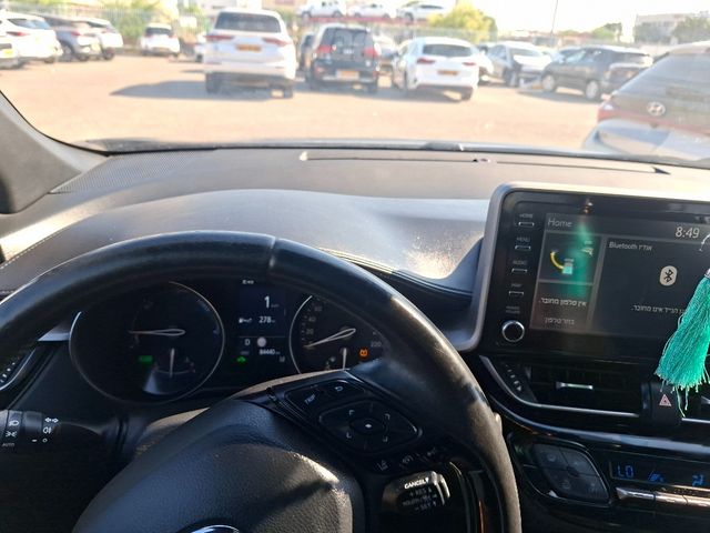 מודעת רכב טויוטה C-HR