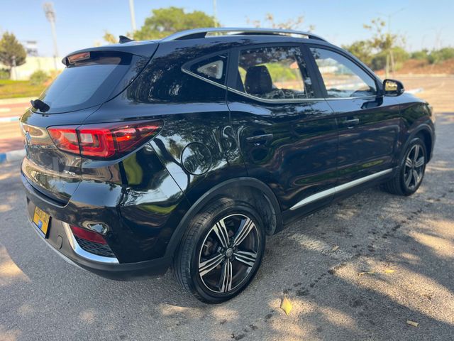 אם ג'י ZS