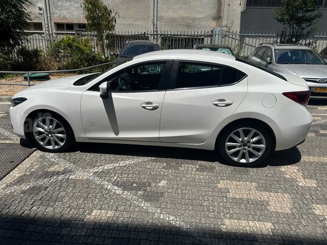 מודעת רכב מאזדה 3