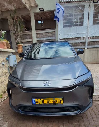 מודעת רכב טויוטה bZ4X