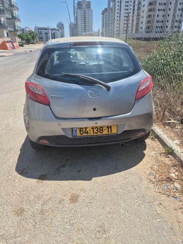 מודעת רכב מאזדה 2