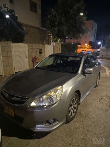 סובארו B4/לגאסי