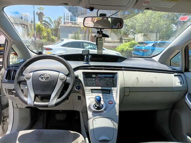 טויוטה פריוס