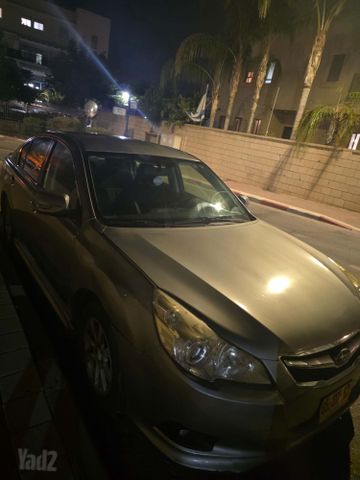 סובארו B4/לגאסי