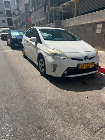 טויוטה פריוס