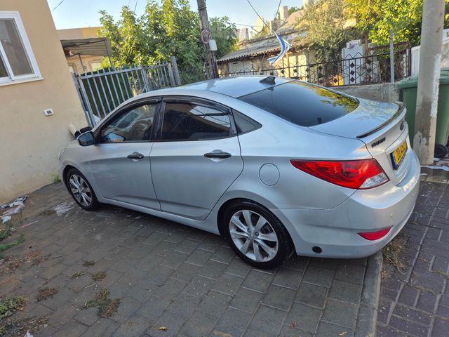 יונדאי אקסנט i25