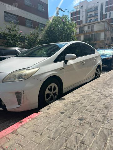 טויוטה פריוס