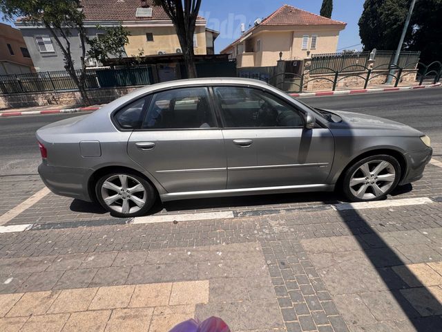 סובארו B4/לגאסי