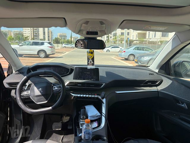 פיג'ו 3008