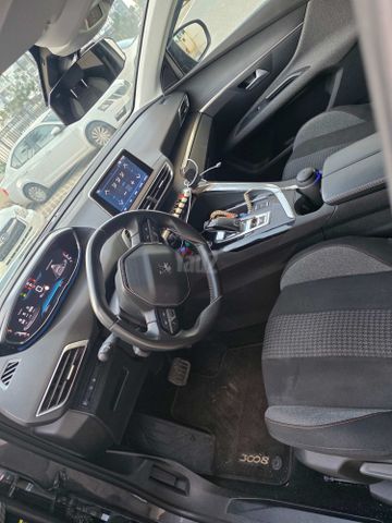 פיג'ו 3008