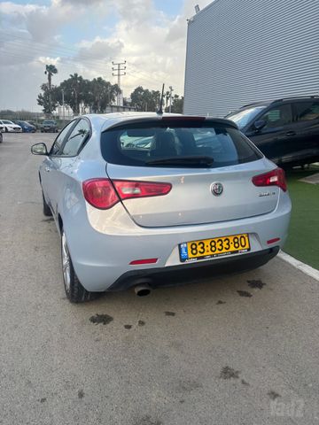 אלפא רומיאו ג'ולייטה