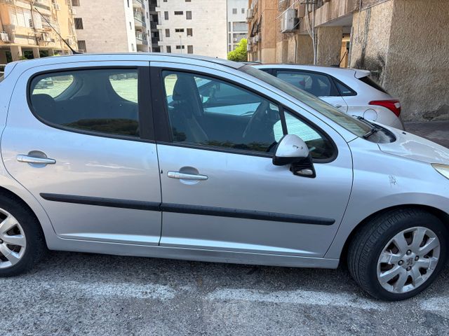 פיג'ו 207