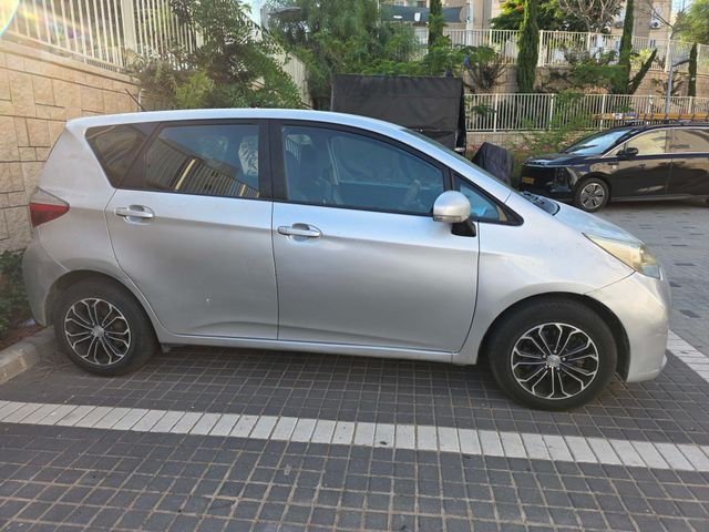 מודעת רכב טויוטה ורסו-S