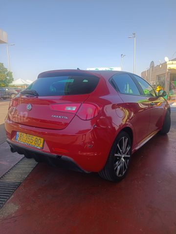 אלפא רומיאו ג'ולייטה