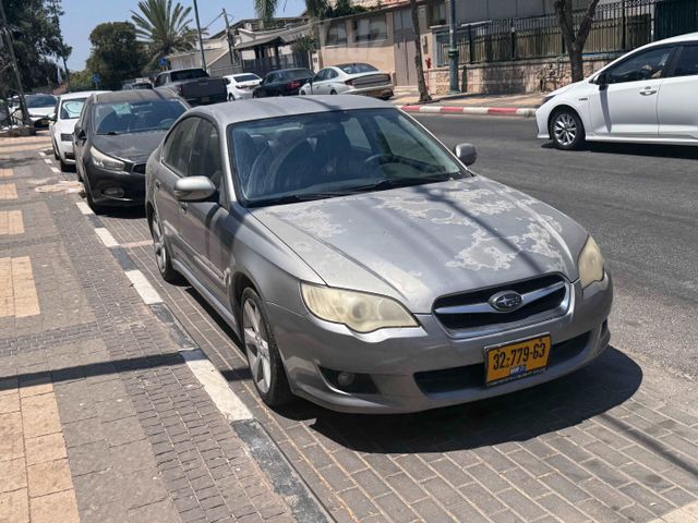 סובארו B4/לגאסי