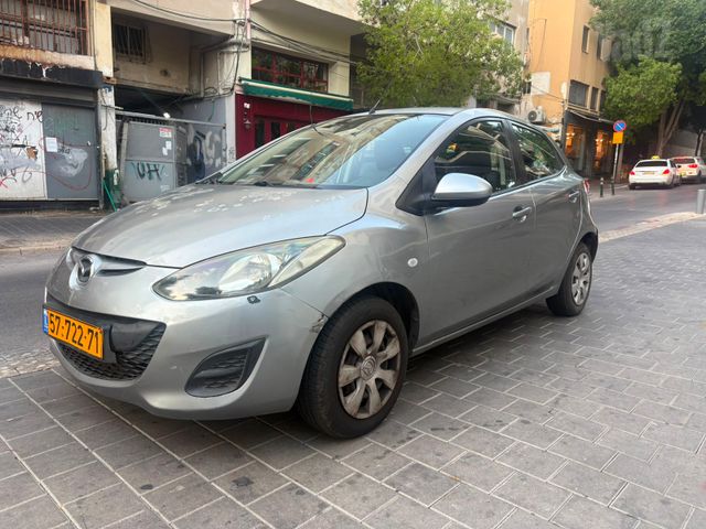 מודעת רכב מאזדה 2